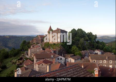 Malerisches Dorf Saint-Privat-d'Allier im Département Haute-Loire in der Auvergne in Frankreich auf dem Pilgerweg nach Compostela Stockfoto