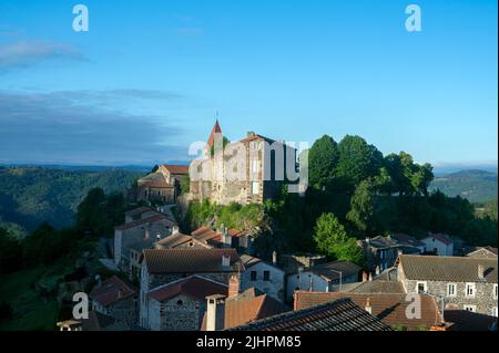 Malerisches Dorf Saint-Privat-d'Allier im Département Haute-Loire in der Auvergne in Frankreich auf dem Pilgerweg nach Compostela Stockfoto