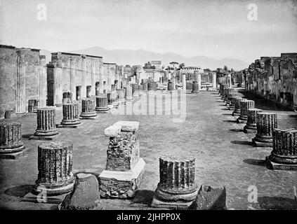 Historisches Foto (ca 1880) der Ruinen von Pompeji, die Basilika, Italien / Historisches Foto von Ruinen von Pompeji, der Basilika, Italien, Historisch, digital restaurierte Produktion einer Originalvorlage aus dem 19. Jahrhundert, das Originaldatum nicht bekannt, Stockfoto