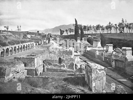 Historisches Foto (ca 1880) der Ruinen von Pompeji, die Straßen der Gräber, Italien / Historisches Foto von Ruinen von Pompeji, den Straßen der Gräber, Italien, Historisch, digital restaurierte Reproduktion einer Originalvorlage aus dem 19. Jahrhundert, das Originaldatum nicht bekannt, Stockfoto