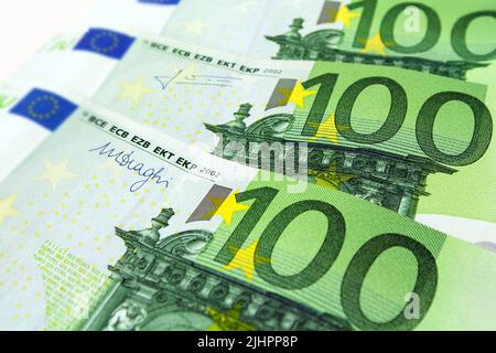 300 Euro Geldscheine auf weissem Hintergrund Nahnahme Stockfoto