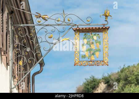 Altes Schild des Hauses des Winzers. Bickensohl, Kaiserstuhl, Deutschland. Stockfoto