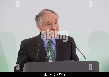 Köln, Deutschland. 20.. Juli 2022. Jean TODT, ehemaliger Teamchef Ferrari, bei seiner Laudablaufrede, roter Teppich, Red Carpet Show, Ankunft, Verleihung des Staatspreises des Landes Nordrhein-Westfalen am 20.. Juli 2022 in Köln © Credit: dpa/Alamy Live News Stockfoto