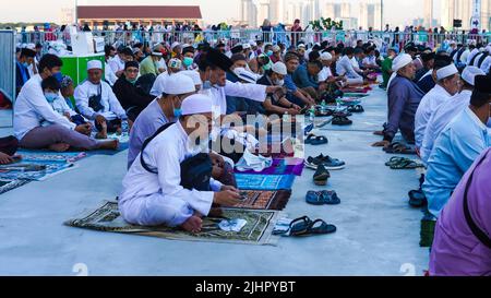 Jakarta, Indonesien 14.. Juli 2022 ein Teil der muslimischen Gemeinde von jakarta wurde von adha 1435 H in dem neuen Stadion namens jakarta International Stadium bete Stockfoto