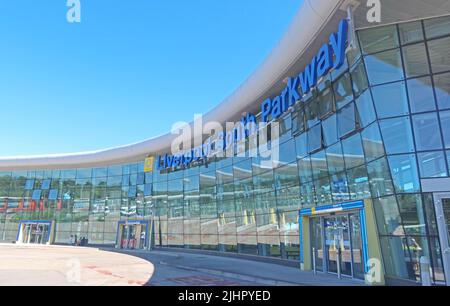 Außenansicht des Bahnhofs Liverpool South Parkway, Garston, Speke, Merseyside zum Liverpool John Lennon Airport, Holly Farm Rd, Liverpool L19 5PQ Stockfoto