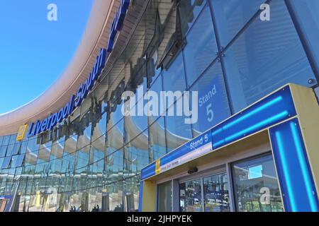 Eingang zum Bahnhof Liverpool South Parkway, Garston, Speke, zum Flughafen Liverpool John Lennon, Holly Farm Rd, Liverpool L19 5PQ Stockfoto