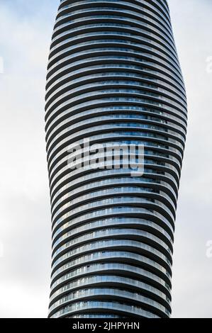 Einer der Zwillingstürme der Absolute World (auch Marilyn Monroe Towers genannt) sind zwei Wohngebäude in Mississauga, Ontario, Kanada. Stockfoto