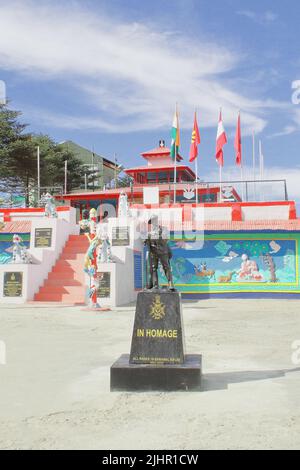 Jaswant garh Kriegsdenkmal in Erinnerung Jaswant Singh Rawat. 1962 fand hier, heute ein touristischer Ort, ein heftiger Kampf zwischen Indien und China statt Stockfoto