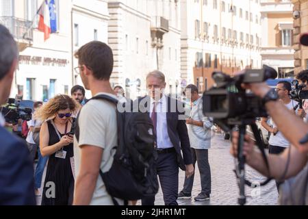 Rom, Italien. 20.. Juli 2022. Senator Lucio Malan geht vor dem Palazzo Madama in Rom (Foto: Matteo Nardone/Pacific Press) Quelle: Pacific Press Media Production Corp./Alamy Live News Stockfoto