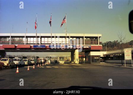 Berlin nach dem Mauerfall im November 1989 eilen die Ostdeutschen in den Westen. Stockfoto