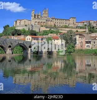 Frankreich, Hérault (34) Béziers, la vieille ville, la cathédrale, vieux pont sur l'Orb / Frankreich, Hérault Béziers, die Altstadt, die Kathedrale, alte Brücke über den Orb / Stockfoto