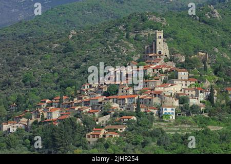 Frankreich, Pyrénées-Orientales (66) EUS, Village labellisé, vue générale / Frankreich, Pyrénées-Orientales EUS, markiertes Dorf, Gesamtansicht Stockfoto