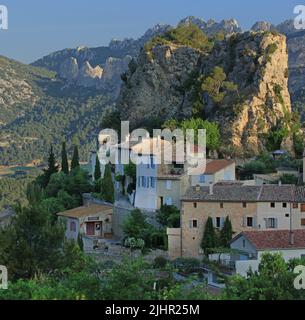 Frankreich, Vaucluse (84) La Roque-Alric, Village des Dentelles de Montmirail / Frankreich, Vaucluse, La Roque-Alric, Village of the Dentelles de Montmirail / Stockfoto