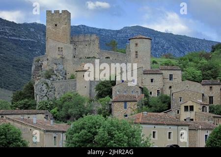 Frankreich, Hérault (34) Saint-Jean-de-Buèges, Village de la vallée du Buèges, le château / Frankreich, Hérault Saint-Jean-de-Buèges, Dorf im Buèges-Tal, das Schloss Stockfoto