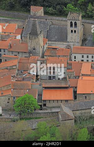Frankreich, Pyrénées-Orientales (66) Villefranche-de-Conflent, Dorf labellisé, vue dominante / Frankreich, Pyrénées-Orientales Villefranche-de-Conflent, markiertes Dorf, dominante Aussicht Stockfoto