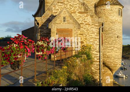 Frankreich, Bretagne (Bretagne), Nordspitze von Finistère, Pays d'Iroise, Le Conquet, Maison des seigneurs, Hafen, Stockfoto