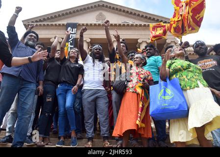 Colombo, Sri Lanka. 20.. Juli 2022. das parlament von Sri Lanka wählt Ranil Wickremesinghe zum neuen Präsidenten. Ranil Wickremesinghe wurde vom Parlament zum Exekutivpräsidenten von Sri Lanka 8. gewählt, und die regierungsfeindlichen Demonstranten protestierten am 20.. Juli 2022 vor dem Präsidialsekretariat in Colombo, Sri Lanka. Das Parlament hat heute (20. Juli) den amtierenden Präsidenten Ranil Wickremesinghe mit Mehrheitsstimmen zum 8.. Präsidenten Sri Lankas gewählt. (Foto von Ruwan Walpola/Pacific Press) Quelle: Pacific Press Media Production Corp./Alamy Live News Stockfoto