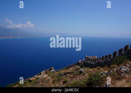 Ruinen der byzantinischen, seldschukischen und osmanischen Festung in Alanya Stockfoto