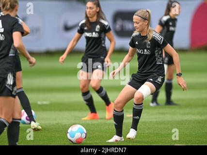 Wigan, England. 20/07/2022, Belgiens Julie Biesmans in Aktion während einer Trainingseinheit der belgischen Nationalmannschaft der Frauen, die Roten Flammen, am Mittwoch, den 20. Juli 2022 in Wigan, England. Am Freitag trifft das Team Schweden im Viertelfinale der UEFA-Fußball-Europameisterschaft der Frauen 2022. BELGA FOTO DAVID CATRY Stockfoto