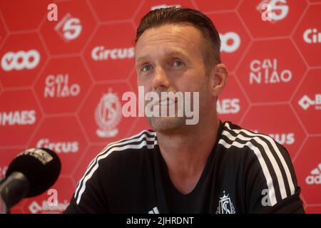 Lüttich, Belgien, 20. Juli 2022, Standards Cheftrainer Ronny Deila auf der wöchentlichen Pressekonferenz des belgischen Fußballteams Standard de Lüttich, Mittwoch, 20. Juli 2022, in Lüttich, um den Beginn des nationalen Wettbewerbs zu besprechen. Am Freitag erhält Standard KAA Gent zum Saisonauftakt. BELGA FOTO VIRGINIE LEFOUR Stockfoto