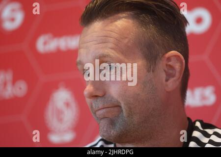 Lüttich, Belgien, 20. Juli 2022, Standards Cheftrainer Ronny Deila auf der wöchentlichen Pressekonferenz des belgischen Fußballteams Standard de Lüttich, Mittwoch, 20. Juli 2022, in Lüttich, um den Beginn des nationalen Wettbewerbs zu besprechen. Am Freitag erhält Standard KAA Gent zum Saisonauftakt. BELGA FOTO VIRGINIE LEFOUR Stockfoto