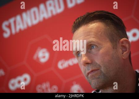 Lüttich, Belgien, 20. Juli 2022, Standards Cheftrainer Ronny Deila auf der wöchentlichen Pressekonferenz des belgischen Fußballteams Standard de Lüttich, Mittwoch, 20. Juli 2022, in Lüttich, um den Beginn des nationalen Wettbewerbs zu besprechen. Am Freitag erhält Standard KAA Gent zum Saisonauftakt. BELGA FOTO VIRGINIE LEFOUR Stockfoto