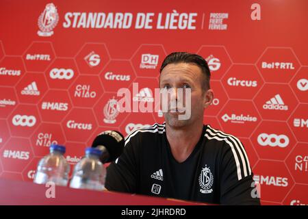 Lüttich, Belgien, 20. Juli 2022, Standards Cheftrainer Ronny Deila auf der wöchentlichen Pressekonferenz des belgischen Fußballteams Standard de Lüttich, Mittwoch, 20. Juli 2022, in Lüttich, um den Beginn des nationalen Wettbewerbs zu besprechen. Am Freitag erhält Standard KAA Gent zum Saisonauftakt. BELGA FOTO VIRGINIE LEFOUR Stockfoto