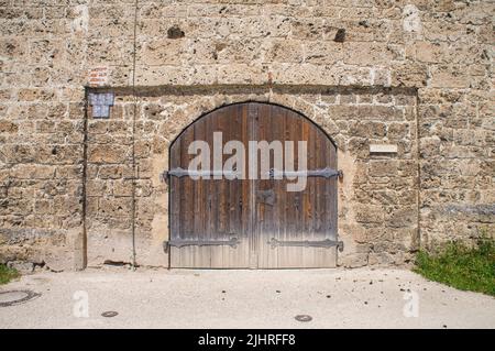 Schloss Burghausen in Burghausen, Landkreis Altotting, Oberbayern, Deutschland, am 19. Juni, 2022. Die Burg Burghausen ist die längste Burg CO Stockfoto