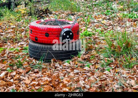 Ein lustiger Gartentopf aus Abfallstoffen, Sofia, Bulgarien Stockfoto