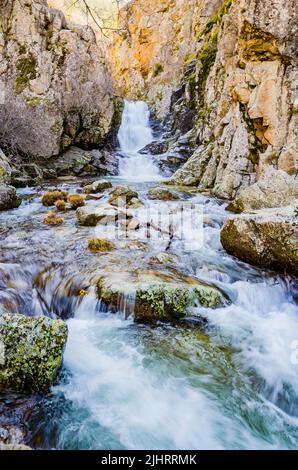 Cascadas del Purgatorio - El Purgatorio fällt. In der Nähe des Nationalparks Sierra de Guadarrama. Rascafría, Comunidad de Madrid, Spanien, Europa Stockfoto