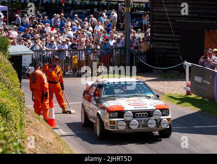 Audi Quattro Gruppe B Rallyewagen verlässt die Linie, Shelsley Walsh Classic Nostalgia, 16.. Juli 2022. Stockfoto