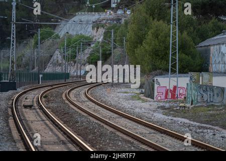 Eine städtische Eisenbahnlinie von Cascais nach Cais Sodre in Lissabon Stockfoto