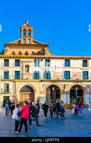 Kirche Santa María La Mayor, 16. Jahrhundert, Gotik-Renaissance-Tempel, und Plaza Nueva - Neuer Platz, o Plaza de los Fueros. Tudela, Navarra, Spanien, Stockfoto
