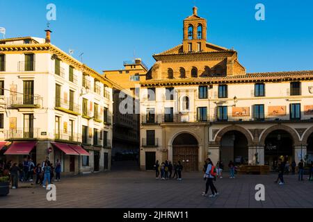 Kirche Santa María La Mayor, 16. Jahrhundert, Gotik-Renaissance-Tempel, und Plaza Nueva - Neuer Platz, o Plaza de los Fueros. Tudela, Navarra, Spanien, Stockfoto