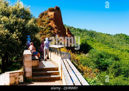 Mirador de Orellana. Las Médulas ist ein historisches Goldbergbaugebiet in der Nähe der Stadt Ponferrada in der Comarca El Bierzo, Provinz León, Kastilien und Stockfoto