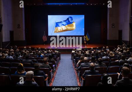 Washington, USA. 20.. Juli 2022. Die ukrainische First Lady Olena Zelenska spricht am 20. Juli 2022 auf dem Capitol Hill in Washington, DC, an Kongressabgeordnete. (Foto von Pool/Sipa USA) Quelle: SIPA USA/Alamy Live News Stockfoto