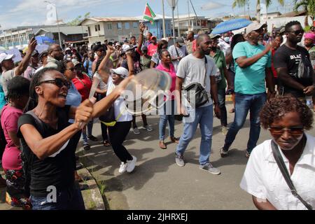 2022-07-20 10:10:05 der Protest gegen die Politik der Regierung von Surinam-Santokhi beginnt am 3. Tag vor dem Kabinett des Vizepräsidenten am Mittwoch, 20. Juli 2022, Paramaribo, Suriname. ANP/Ranu Abhelakh niederlande Out - belgien Out Stockfoto