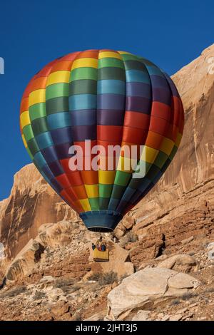 Heißluftballon in der Nähe von Bluff, Utah Stockfoto