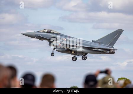 Austrian Air Force EF2000 Eurofighter kommt am 14.. Juli in RAF Fairford an, um an der Royal International Air Tattoo 2022 teilzunehmen Stockfoto