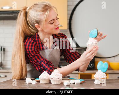 Herstellung süßer Dessert Meisterkurs. Kochen zu Hause. Stockfoto