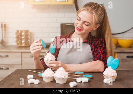 Herstellung süßer Dessert Meisterkurs. Kochen zu Hause. Stockfoto