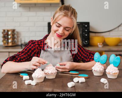 Herstellung süßer Dessert Meisterkurs. Kochen zu Hause. Stockfoto