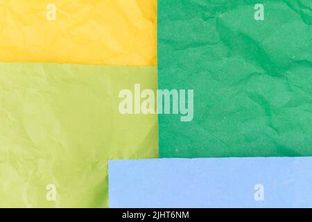 Gelb. Grün. Himmel. Zerknitterter Papiertextur-Hintergrund. Stockfoto