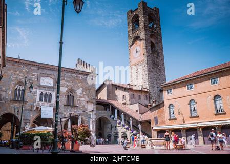 Piazza Vecchia ist der Platz von Bergamo auf dem oberen Teil der Stadt, Sitz für viele Jahrhunderte der politischen und zivilen Tätigkeit der Stadt Stockfoto