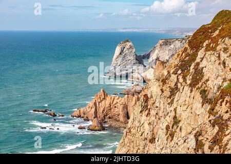 Die malerischen Klippen am Cabo da Roca westlich von Lissabon, Portugal Stockfoto