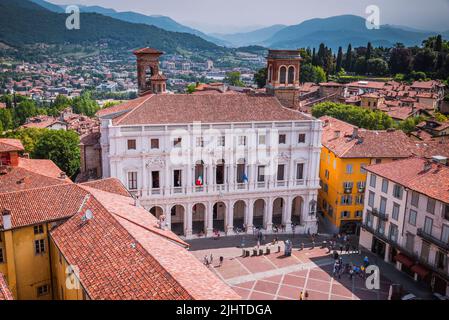 Die Angelo Mai Civic Library von Bergamo. Piazza Vecchia ist der Platz von Bergamo befindet sich im oberen Teil der Stadt, Sitz für viele Jahrhunderte der Stockfoto