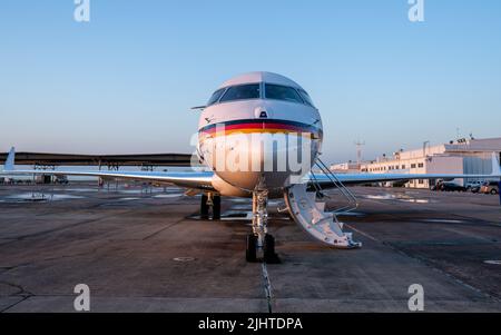 Ein globales Flugzeug der deutschen Luftwaffe aus dem Jahr 6000, das auf dem Ellington Airport, Houston, Texas, landete Stockfoto