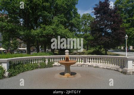 Die Quelle von Balbín, eine heilende Mineralquelle, die den Gästen in der Kurstadt Marienbad (Lázně) zur Verfügung steht. Stockfoto