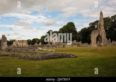 Die Ruinen des mittelalterlichen Cluniac Priorats unserer Lieben Frau, Thetford, Norfolk, Großbritannien Stockfoto