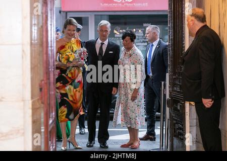 Königin Mathilde von Belgien und König Philippe - Filip von Belgien im Bild bei einem Konzert am Vorabend des belgischen Nationaltages, Mittwoch, 20. Juli 2022, in Bozar in Brüssel. BELGA FOTO HATIM KAGHAT Stockfoto